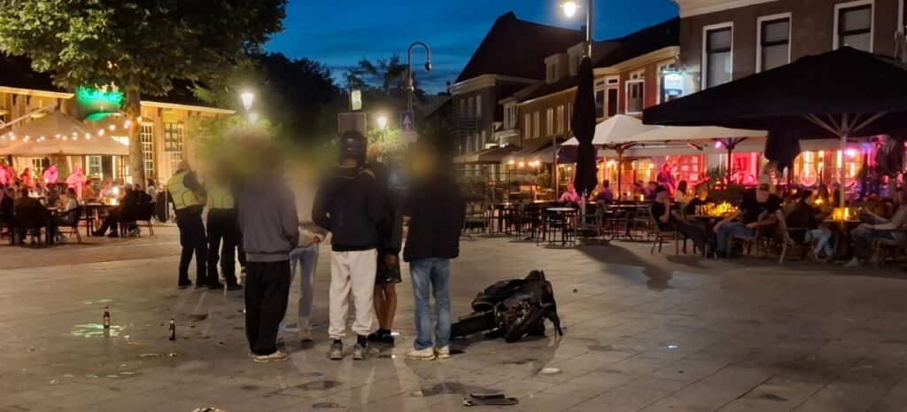 Scooter en voetganger betrokken bij ongeval op plein