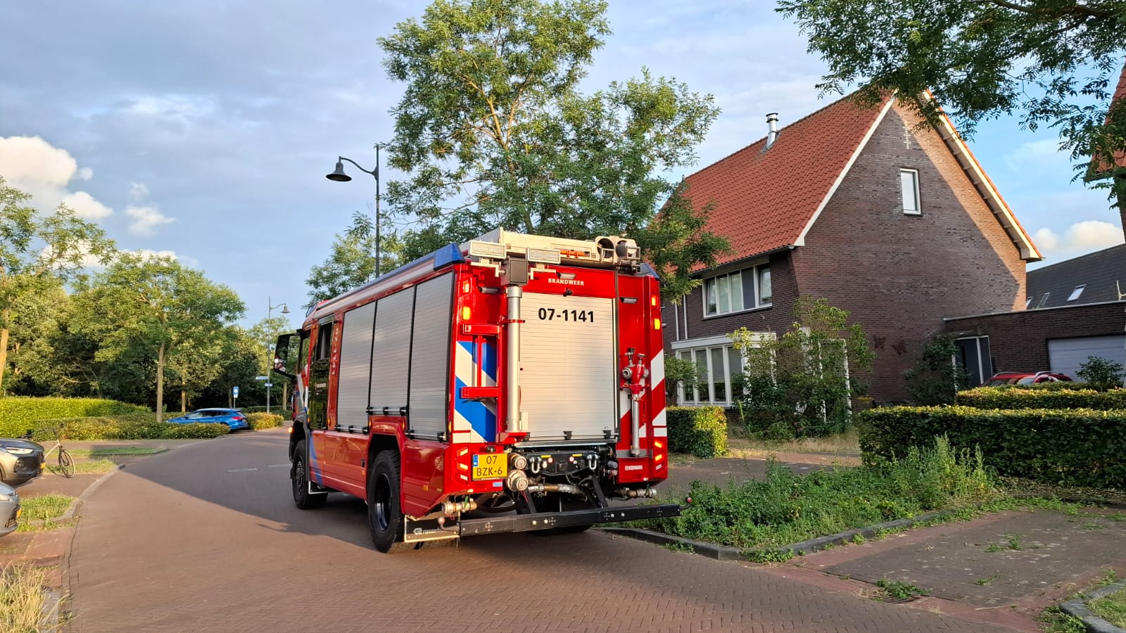 Brandweer rukt uit voor vogel in rookkanaal aan de Vlinderlaan