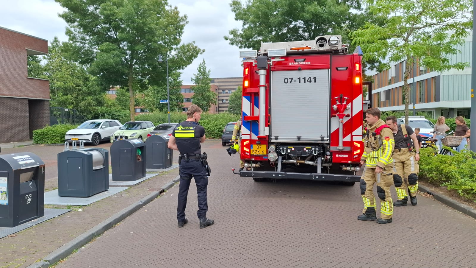 Brand in ondergrondse container bij Nettorama aan het Zandoogje snel onder controle