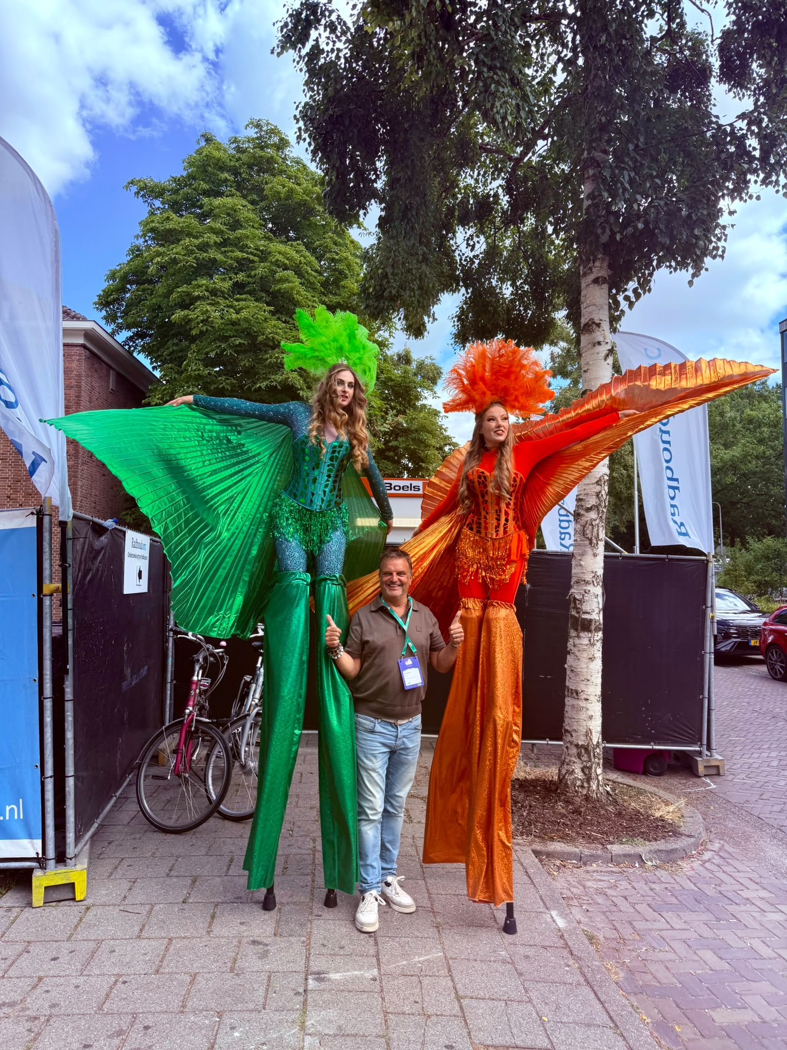 Rood Hit Blauw maakt er een feest van tijdens Vierdaagse in Nijmegen en snelt daarna naar Nijkerk Live