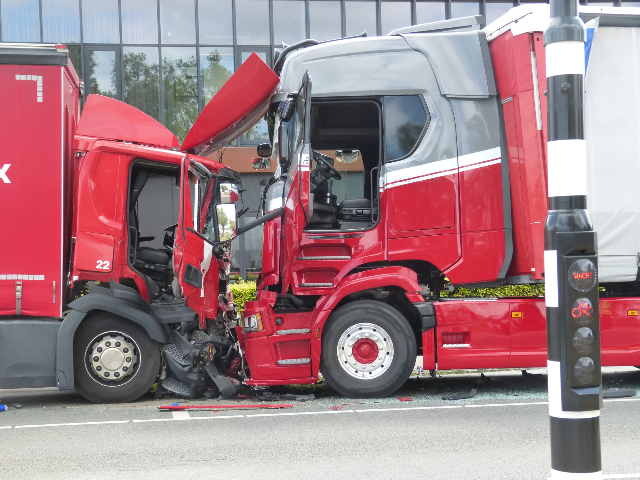 Ernstig ongeval op de N301 bij Ambachtsstraat: bestuurder aangehouden