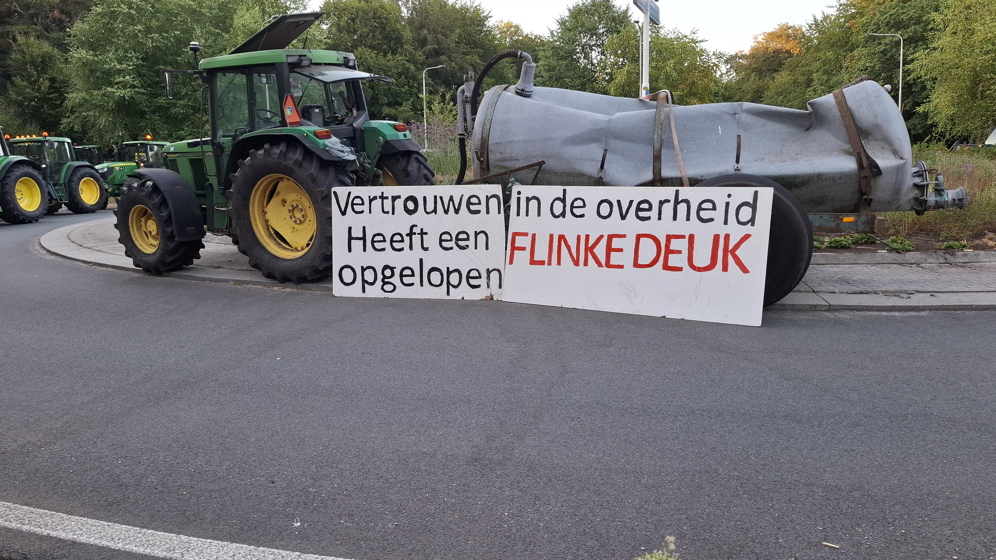 Honderd tractoren blokkeren N304 tijdens boerenprotest in Ede ook boeren uit Putten aanwezig