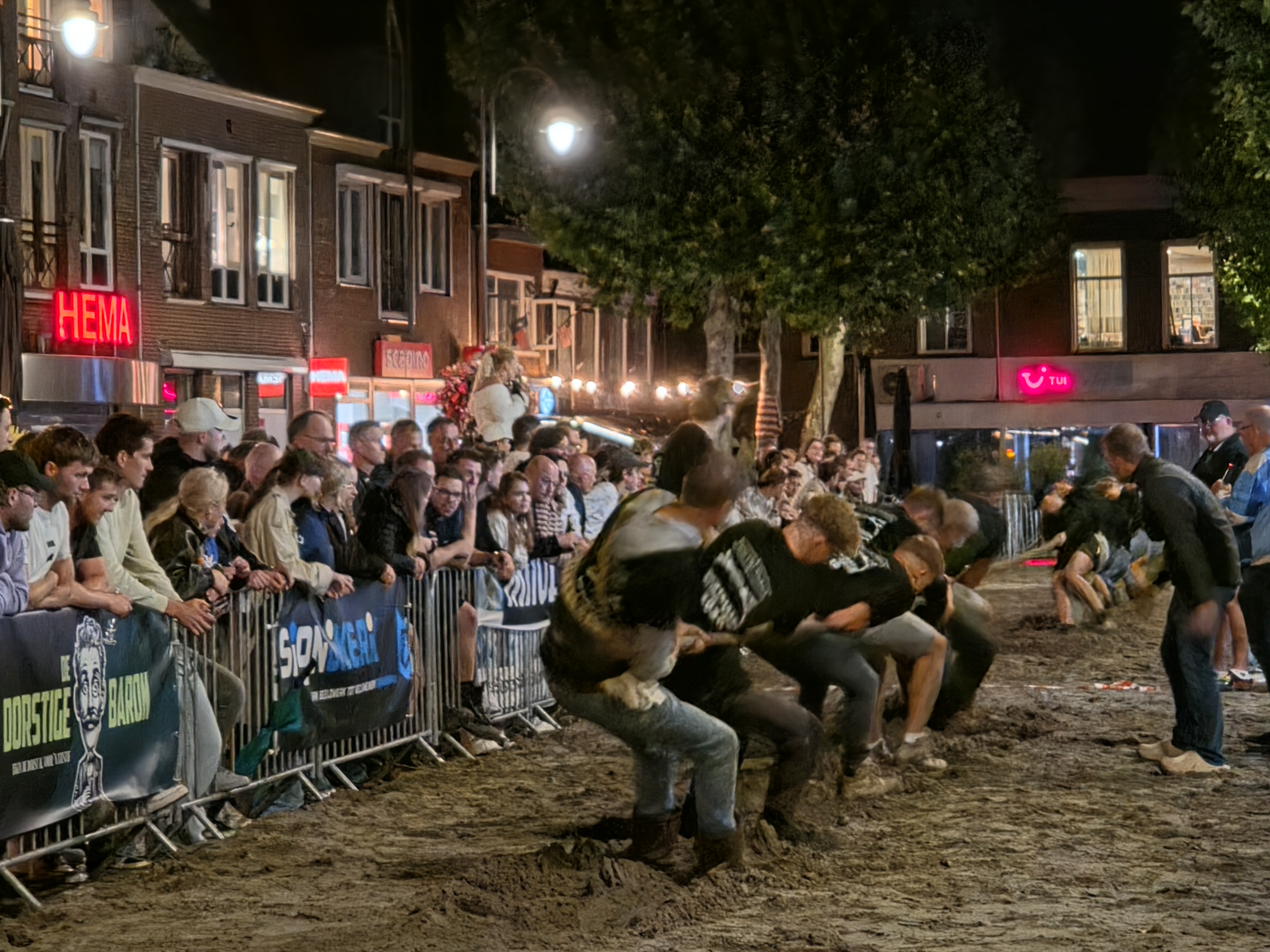 Trekhengsten uit Putten winnen touwtrekken in Nijkerk