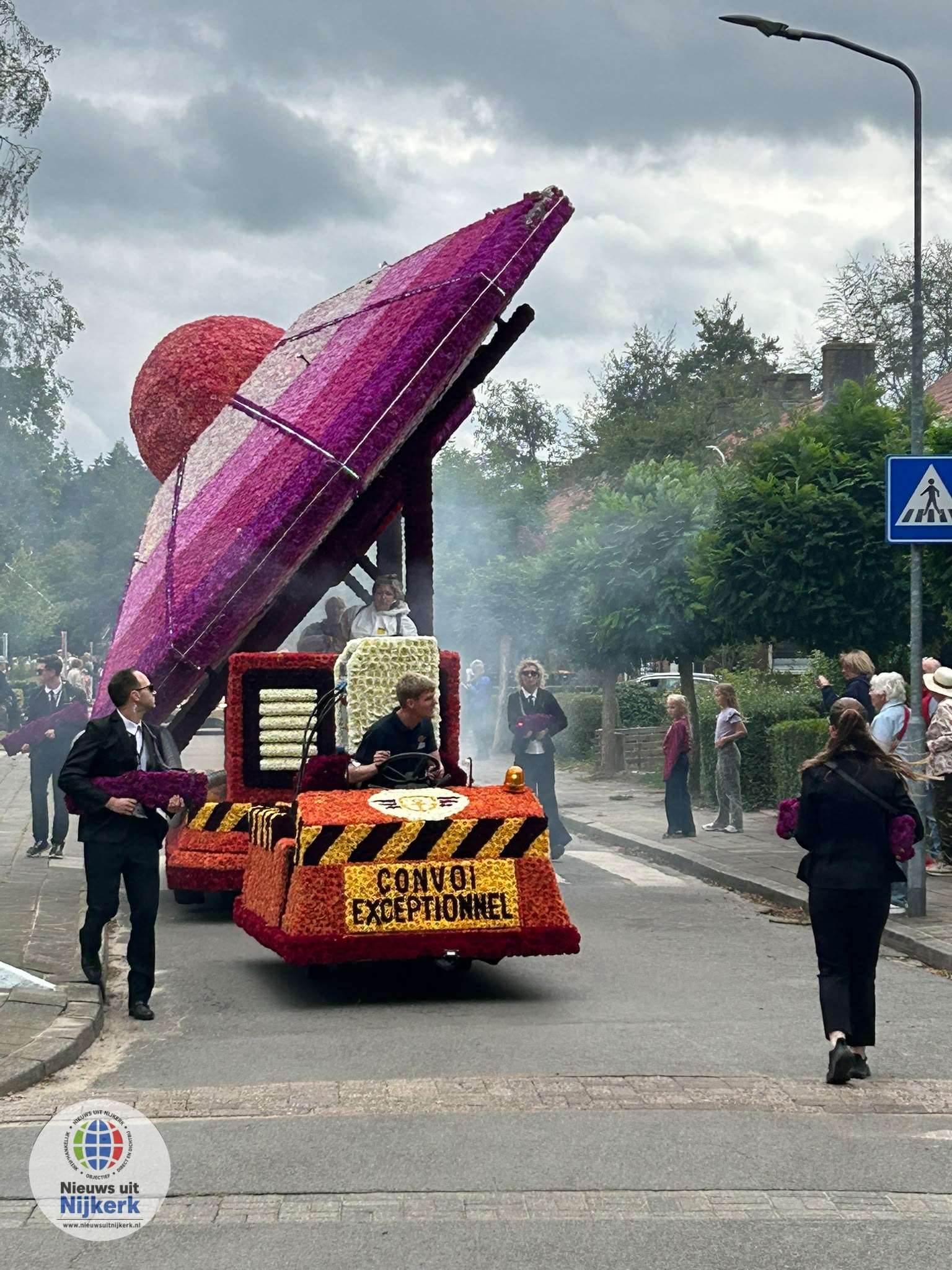 Kleurrijk spektakel tijdens Floralia Corso in Voorthuizen