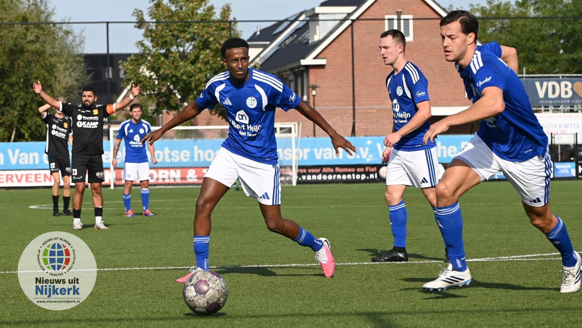 Sambavoetbal Veensche Boys wordt pas na rust beloond