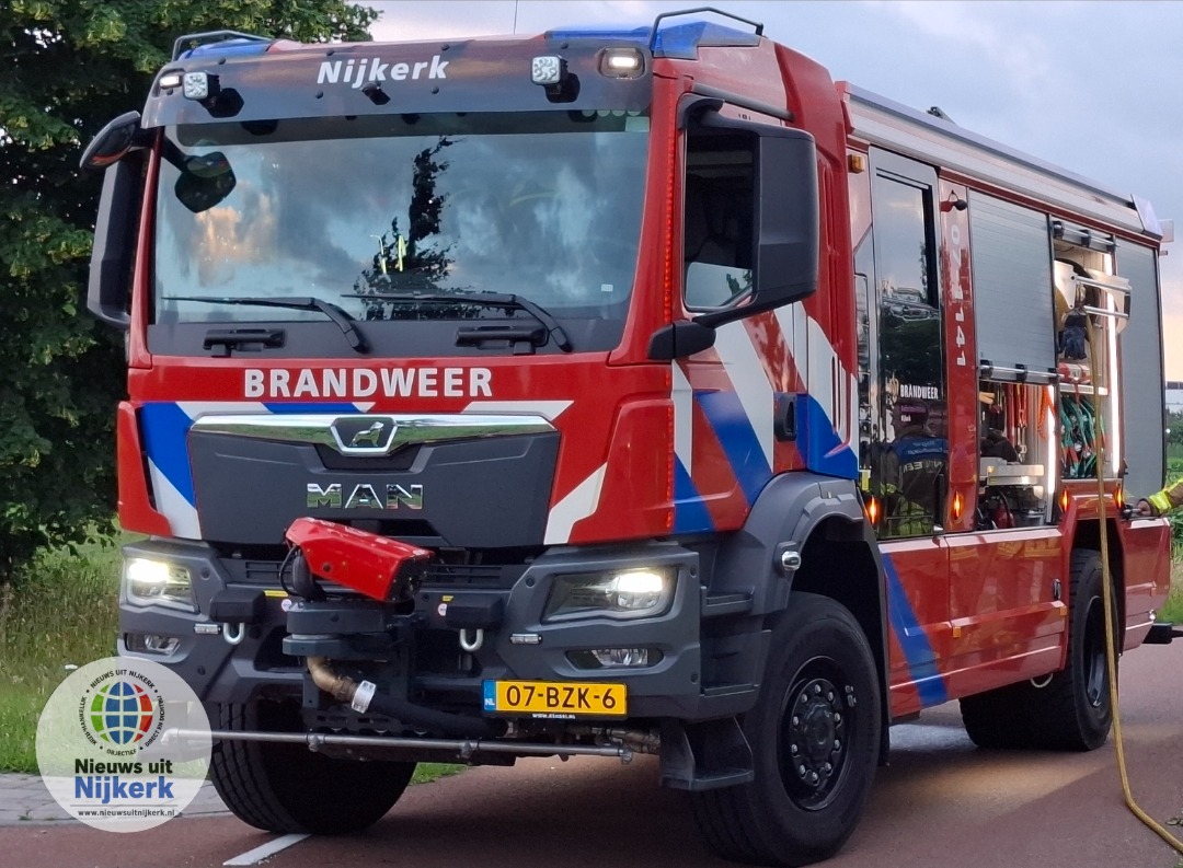 Brand in slooppand aan de palissaden op grens Gelderland en Utrecht
