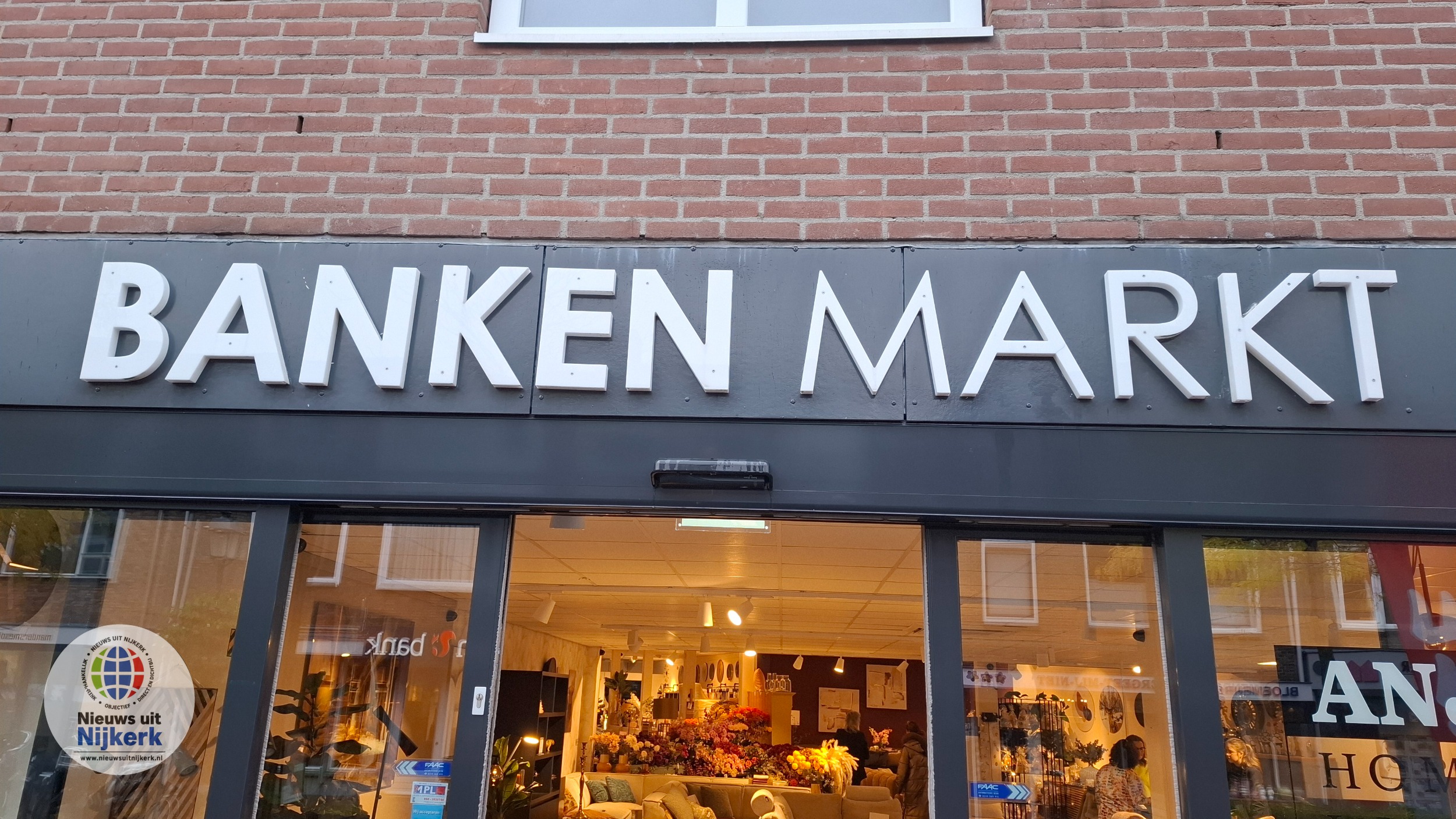 Bankenmarkt in Nijkerk houdt magazijnverkoop met aantrekkelijke aanbiedingen