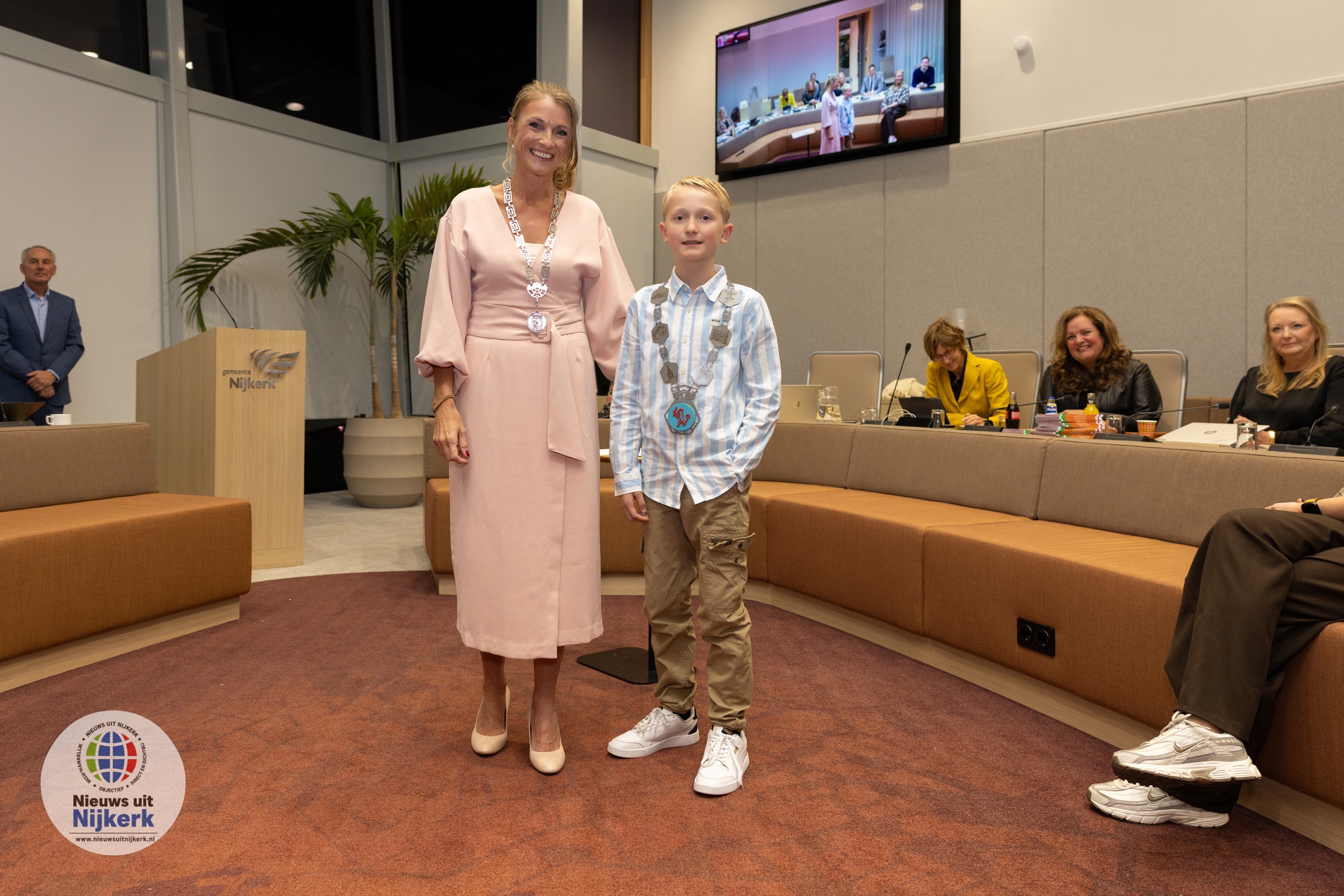 Kinderburgemeester Bram Verkerk is geïnstalleerd en voorgesteld aan de raad