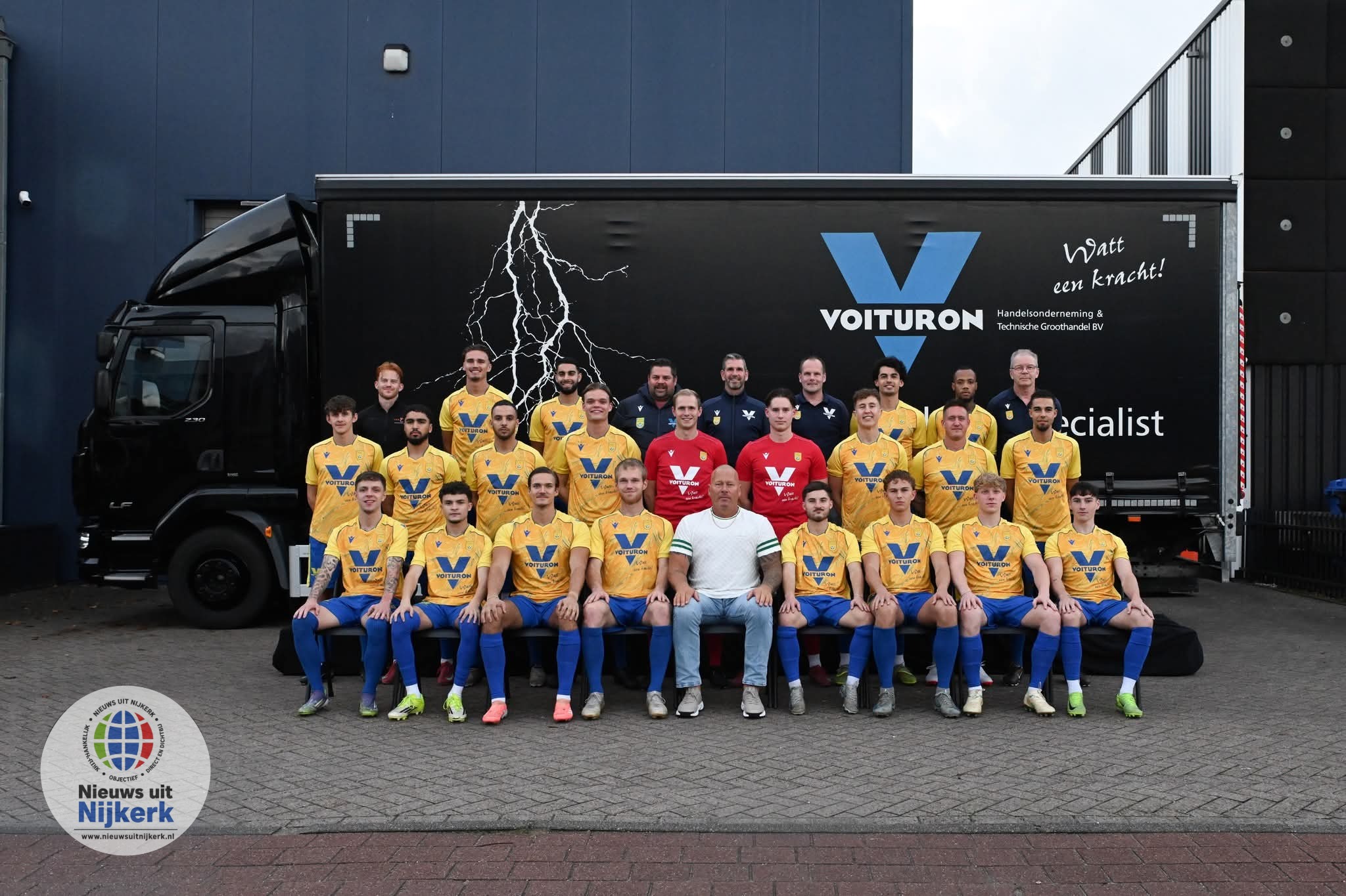 Trots op de samenwerking: hoofdsponsor Voituron zet voetbalteam in het zonnetje
