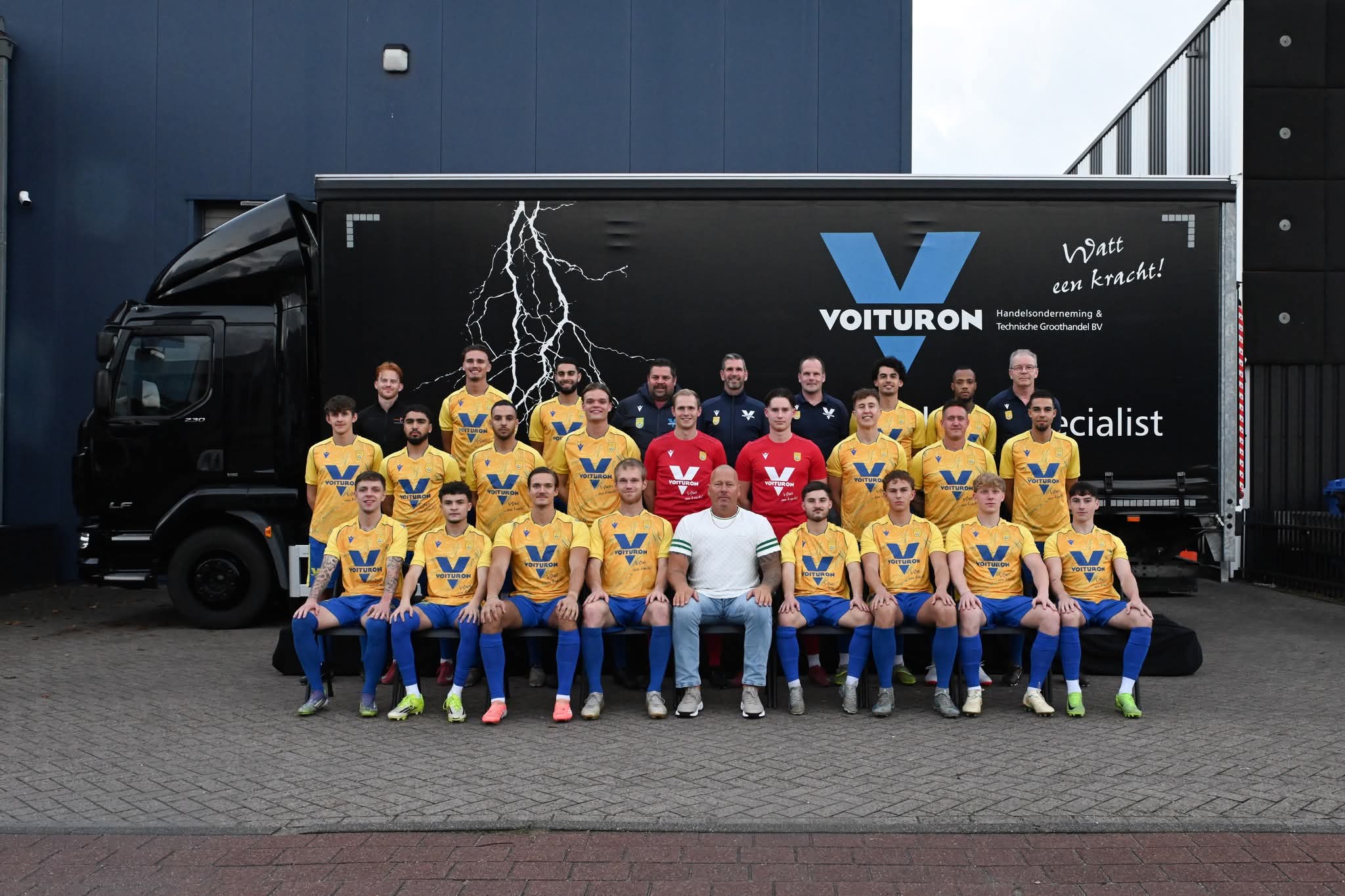 Trots op de samenwerking: hoofdsponsor Voituron zet voetbalteam in het zonnetje