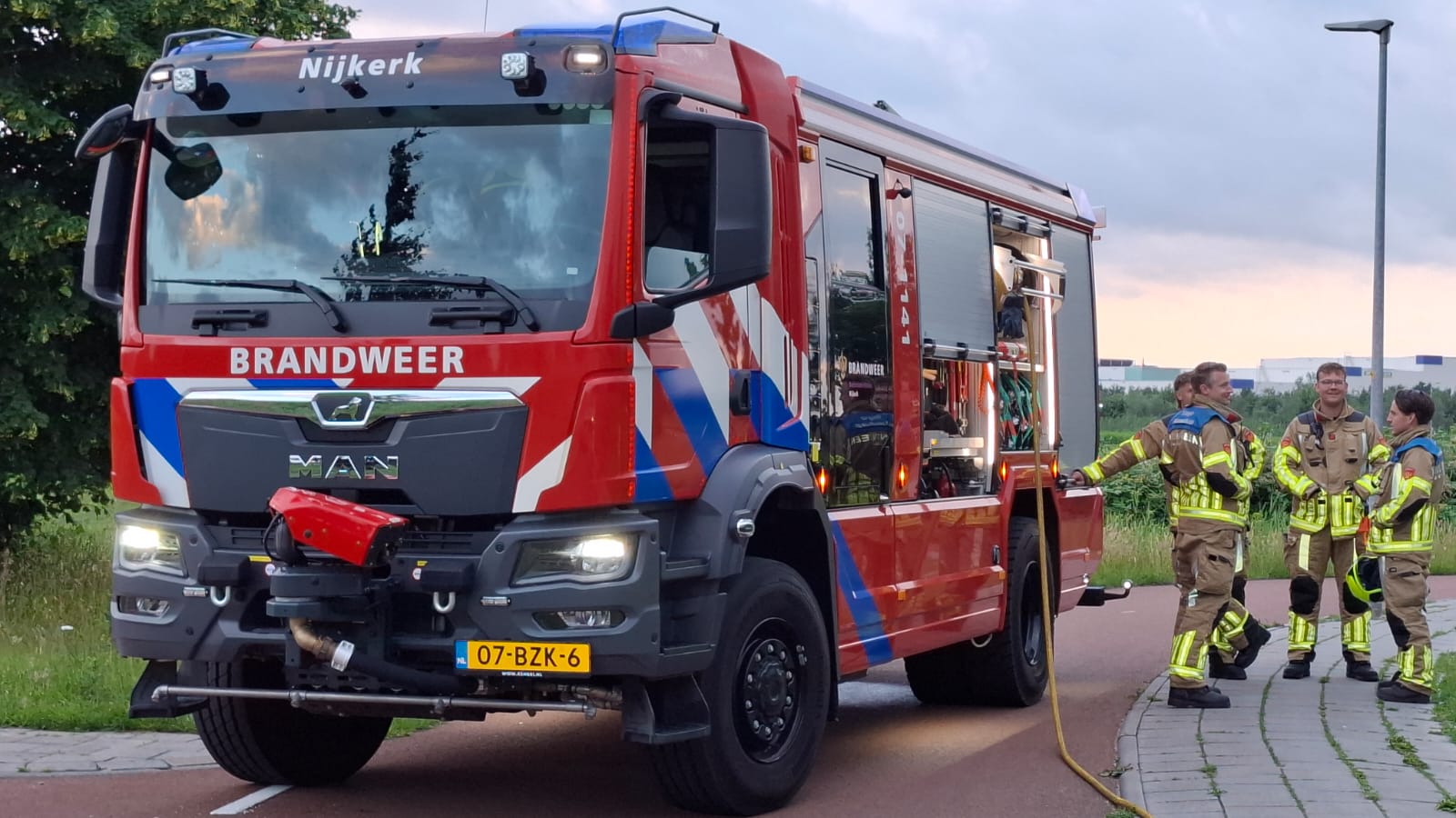 Afvalbrand onder tunnel aan Arkemheenweg snel geblust