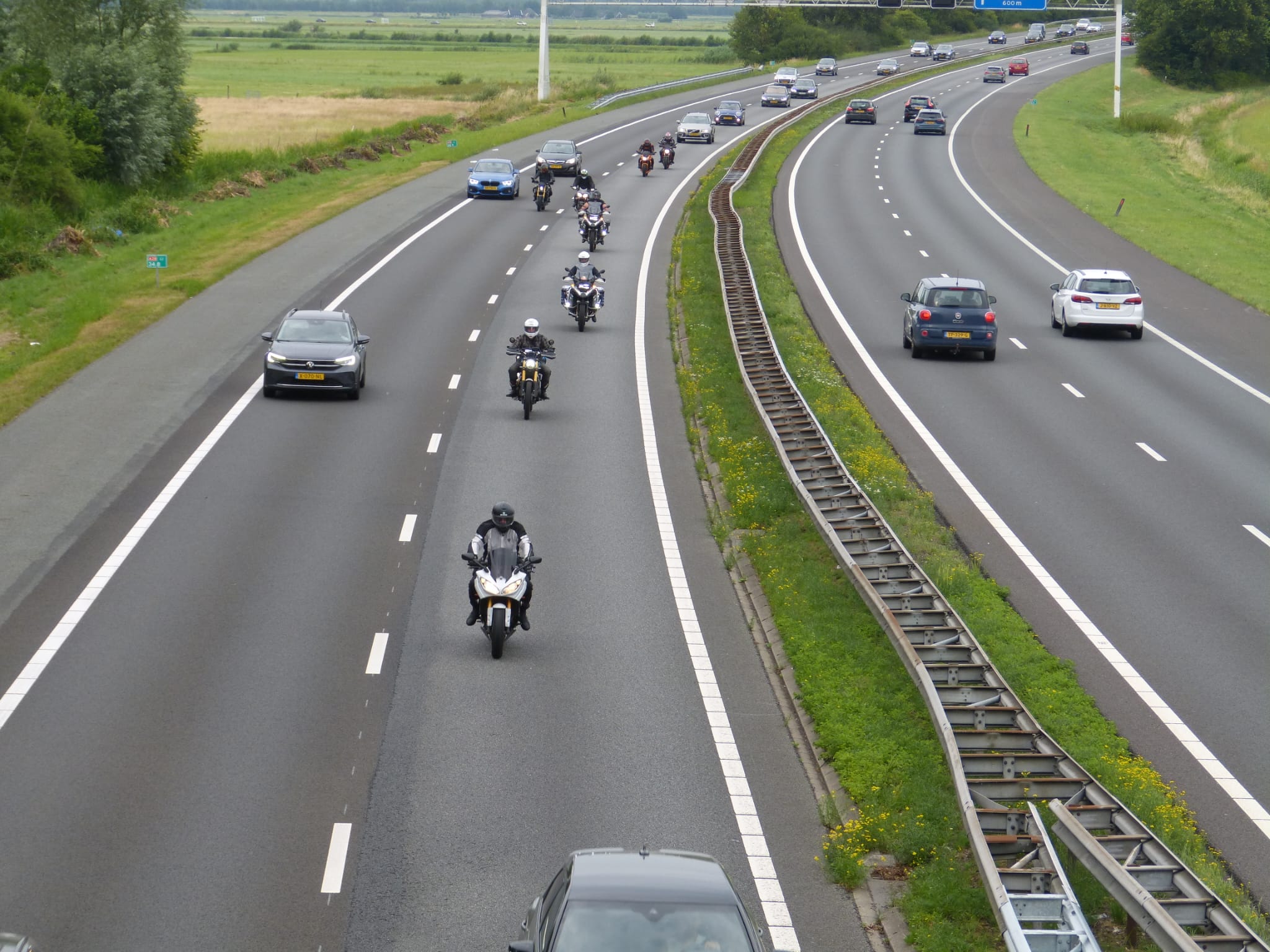 Zoals elk jaar: motorkijken op het viaduct bij de Bunschoterweg! 🏍️