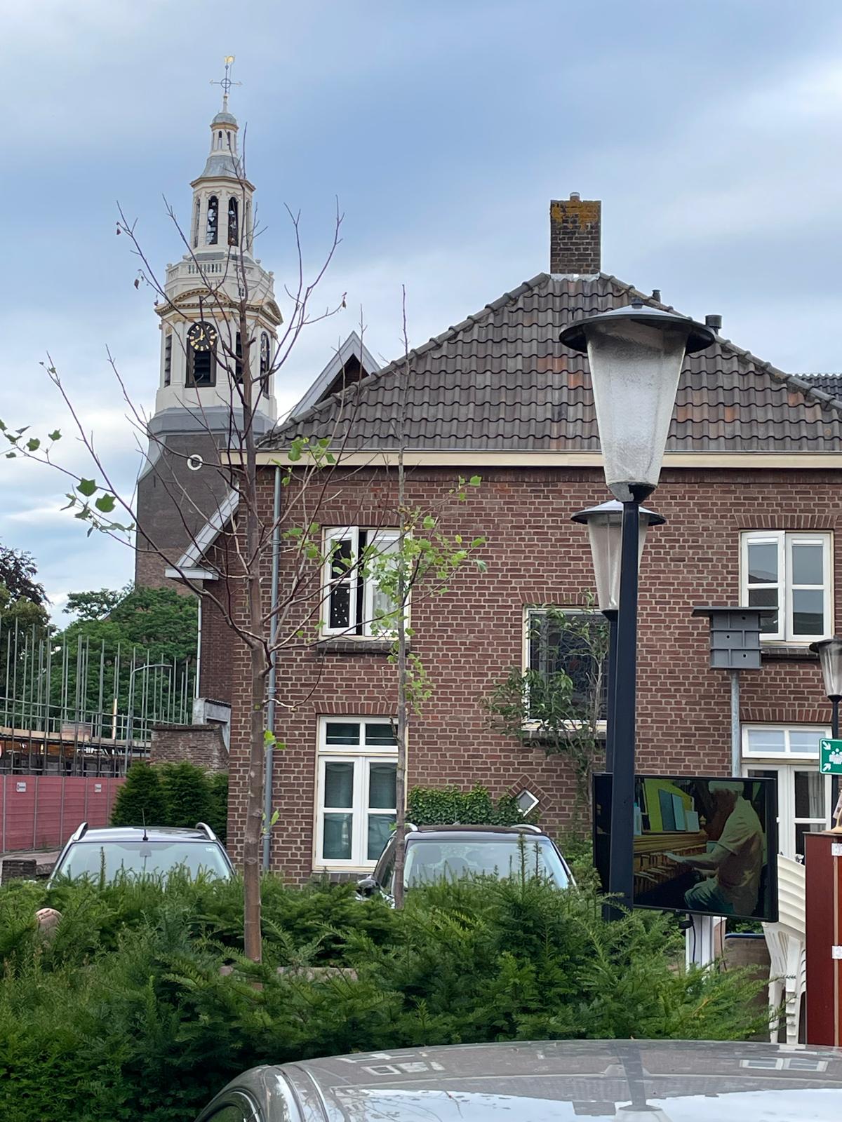 Zomeravondconcert vanaf de Witte Toren brengt sfeervolle muziek over Nijkerk