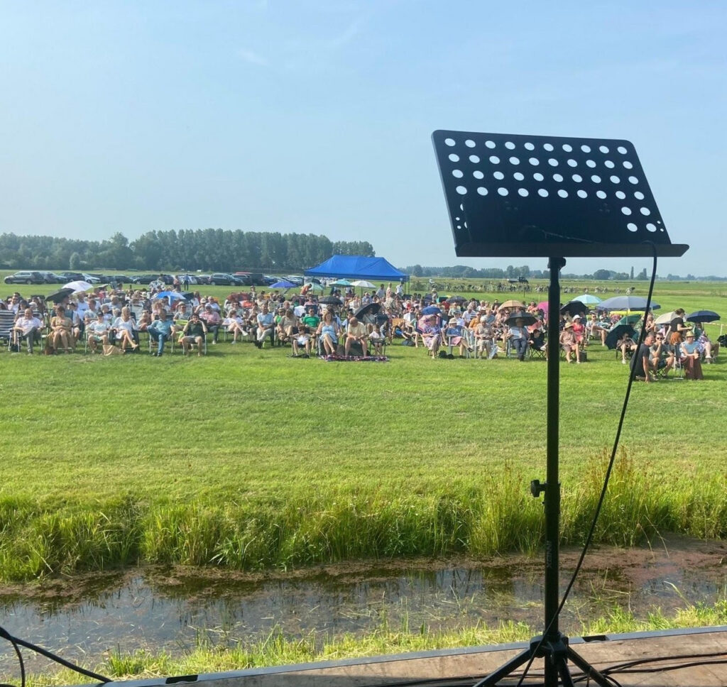 Openluchtdienst aan de Watergoorweg luidt zomerseizoen in